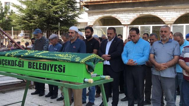 Kırşehir'de eşi tarafından öldürülen kadın toprağa verildi