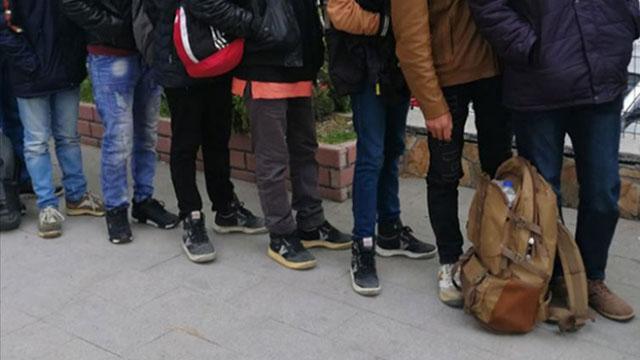 Kocaeli'de 14 düzensiz göçmen sınır dışı edildi