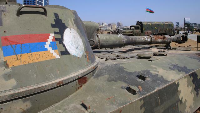 Ermenistan ordusu Kelbecer ve Laçın'daki Azerbaycan mevzilerini top atışına tuttu