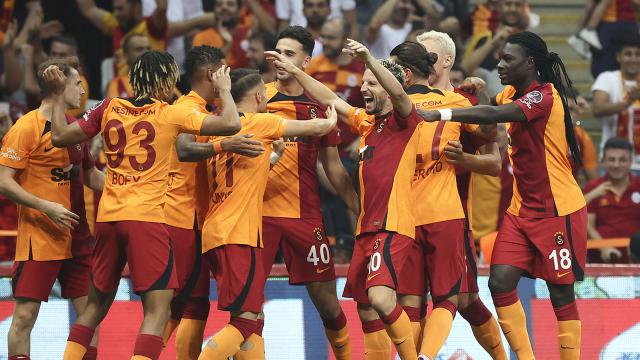 Galatasaray'da zirve hesapları başladı
