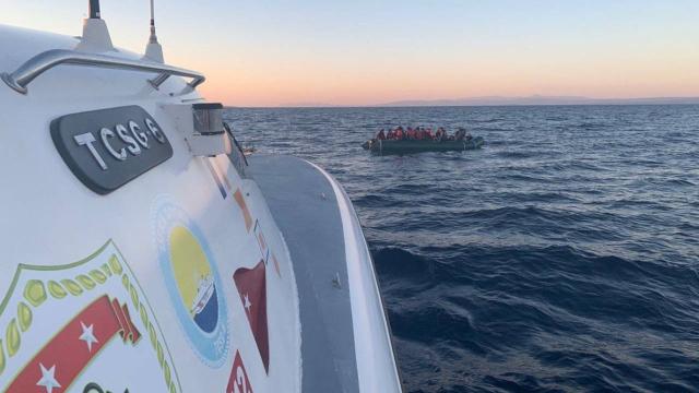 Yunanistan'ın geri ittiği 54 düzensiz göçmen kurtarıldı