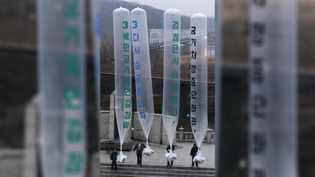 Güney Koreli aktivistler Kuzey Kore'ye balon göndermeyi sürdürüyor