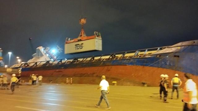 İskenderun’da konteyner gemisi battı