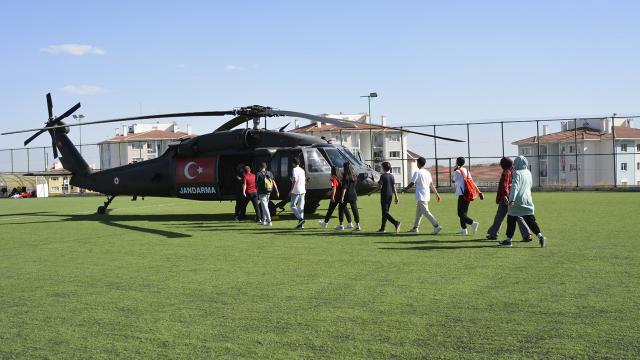 Kırşehirli çocuklar helikopterle şehir turu attı