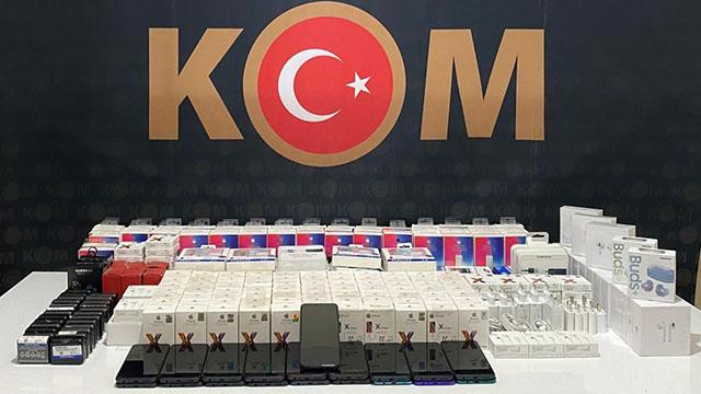 Konya'da gümrük kaçağı 278 cep telefonu ele geçirildi