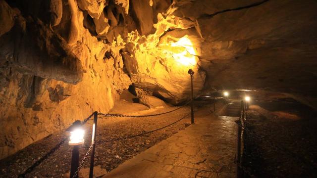 Dupnisa Mağarası'nın yolu genişletildi