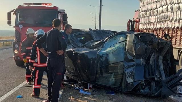 Malatya'da hafif ticari araç ile kamyon çarpıştı: 2 ölü