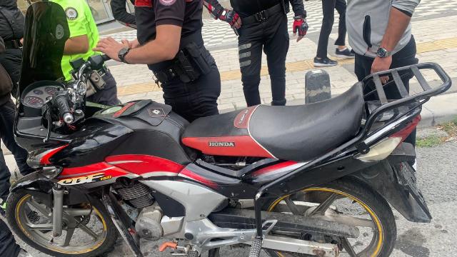 İstanbul'da durdurulan motosiklette 20,8 kilogram uyuşturucu ele geçirildi