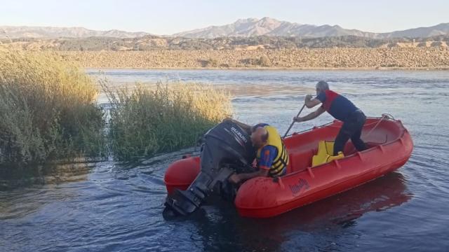 Murat Nehri'nde mahsur kalan kişiyi AFAD ekipleri kurtardı