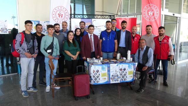 Muş'ta üniversite öğrencileri otogar ve havalimanında karşılanıyor
