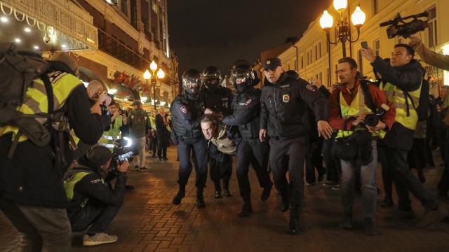 Rusya'daki seferberlik karşıtı protestolarda gözaltı sayısı bini aştı