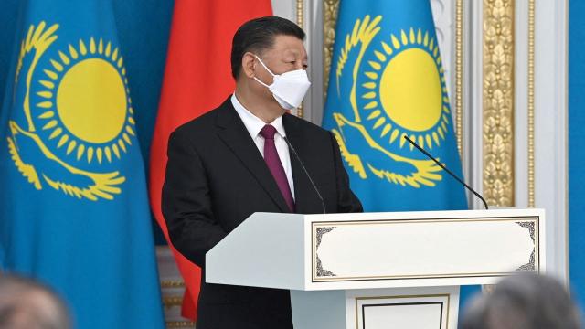 Çin Devlet Başkanı Şi Kazakistan'da
