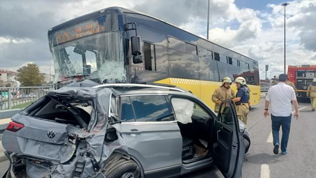 İETT otobüsü araçlara çarptı: Yaralılar var