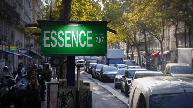 Fransa'da akaryakıt krizi: Pazarcıların kazancı azaldı