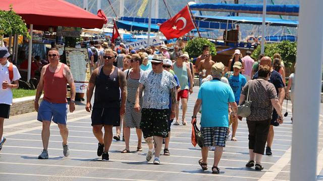 Türkiye'yi 8 ayda en çok Alman, Rus ve İngiliz turist ziyaret etti