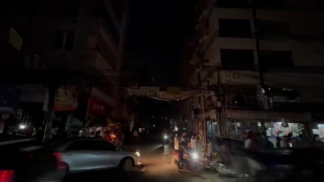 Bangladeş 7 saatlik kesintinin ardından elektriğe kavuştu