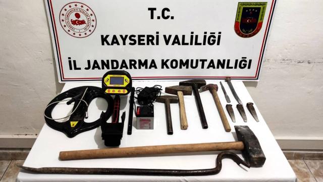 Kayseri'de define aradığı iddia edilen 2 şüpheli yakalandı