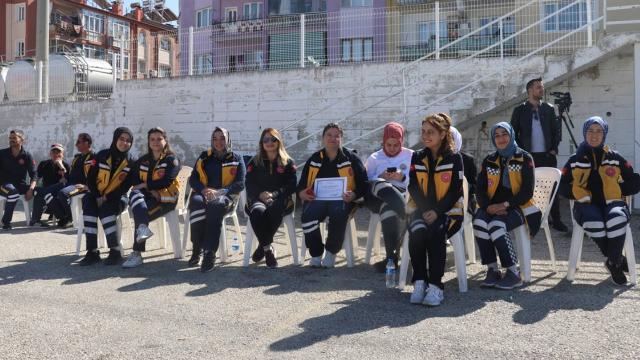 Burdur'da kadın sağlık çalışanlarına ileri sürüş eğitimi verildi