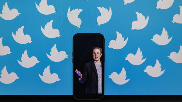 Elon Musk Twitter'ı için anlaşmaya devam etmeyi önerdi