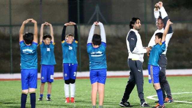 Sivasspor'un eski kaptanı Hayrettin yeni yetenekleri futbola kazandırıyor