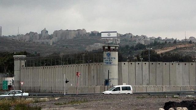 İsrail hapishanelerindeki 30 Filistinli idari tutuklu açlık grevini askıya aldı