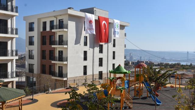 İzmir'de depremzedeler için yapılan konutlar yıl sonunda teslim edilecek