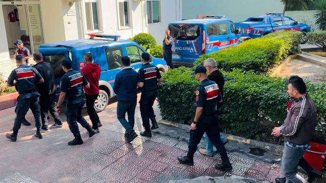 İzmir'de tefecilik operasyonu: 4 tutuklu