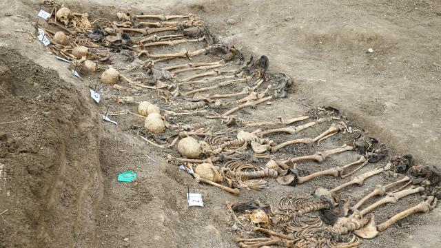 Ermenilerce katledilen Azerbaycanlılara ait toplu mezar bulundu