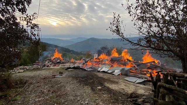 Kastamonu'da 2 ahşap ev yandı