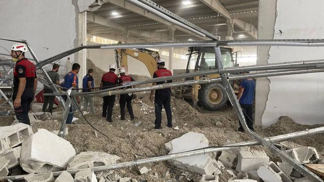 Şanlıurfa'da fabrika duvarı yıkıldı: 3 işçi yaralandı