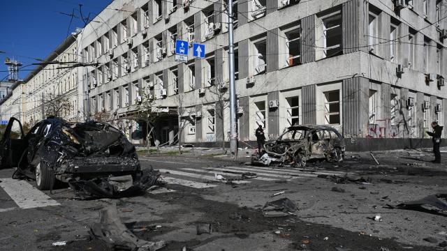 Kiev'de kritik alt yapı tesisine hava saldırısı