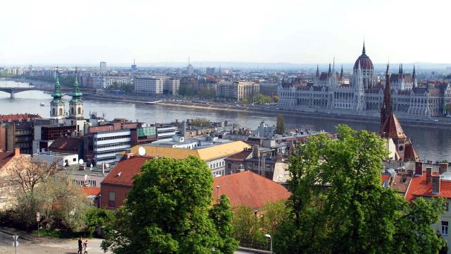 Macaristan, Rusya'ya yaptırımı vatandaşlarına sordu