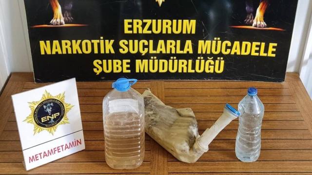 Erzurum'da aracın silecek suyu haznesinde uyuşturucu ele geçirildi