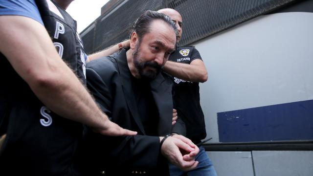 Oktar'ın 'avukat görüşmelerinde örgüte üye kazandırdığı' iddiasına suç duyurusu