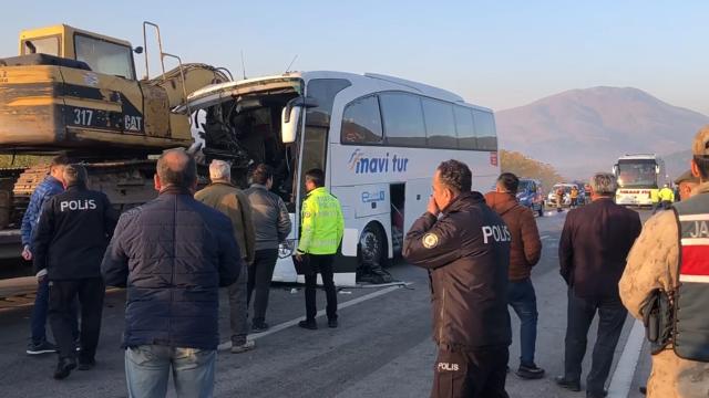 Amasya'da yolcu otobüsü tırla çarpıştı: 3 ölü, 8 yaralı