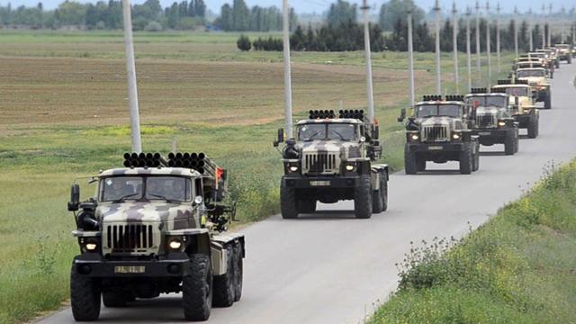 Azerbaycan ordusunun özel kuvvetlerinin İran sınırında başlattığı tatbikatlar sürüyor