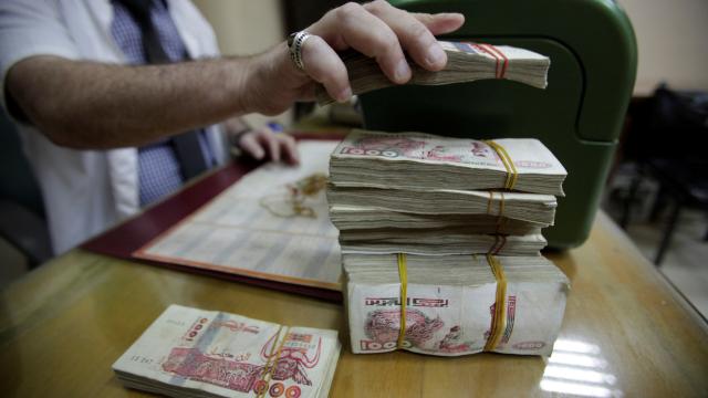 Cezayir’de ilk defa basılan İngilizce yazılı banknotlar tedavüle girdi