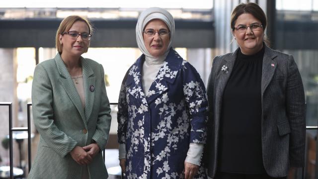 Emine Erdoğan, Cezayirli Bakan Kaoutar Krikou ile görüştü