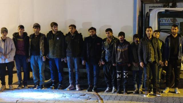 Erzincan'da 79 düzensiz göçmen sınır dışı edildi