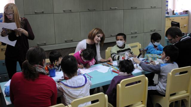 Hasta çocukların eğitimi hastane sınıfları sayesinde kesintisiz sürüyor