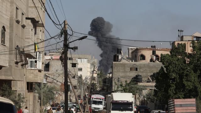 İsrail ordusu Gazze'de Hamas'a ait bir hedefi bombaladı