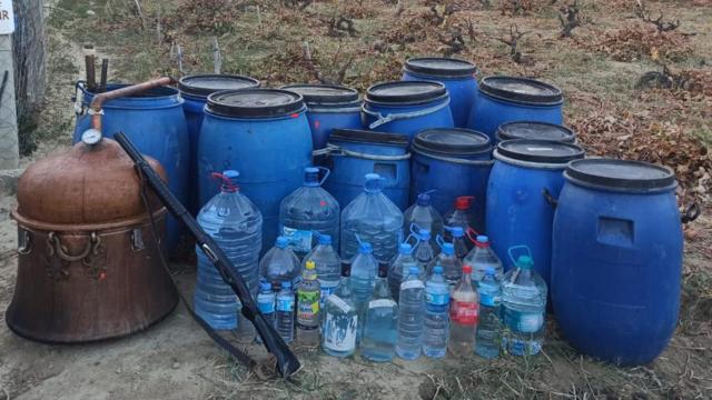Tekirdağ'da kaçak içki operasyonu: 2,4 bin litre ele geçirildi