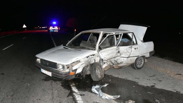 Kırıkkale'de iki otomobil çarpıştı: 3 yaralı