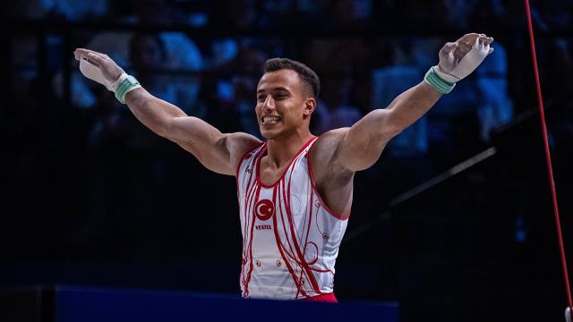 Milli cimnastikçi Adem Asil altın madalyaya kilitlendi