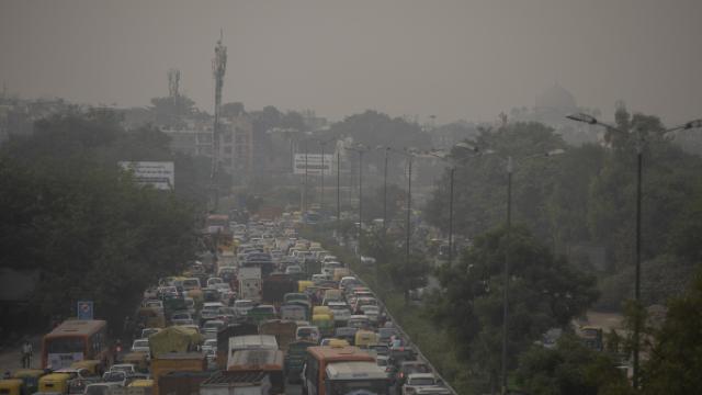 Hindistan'ın başkentinde hava kirliliği tehlikeli seviyede