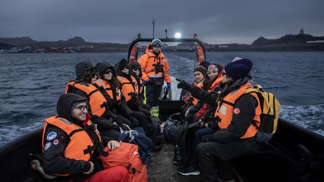 Türk bilim insanları Antarktika'ya ayak bastı