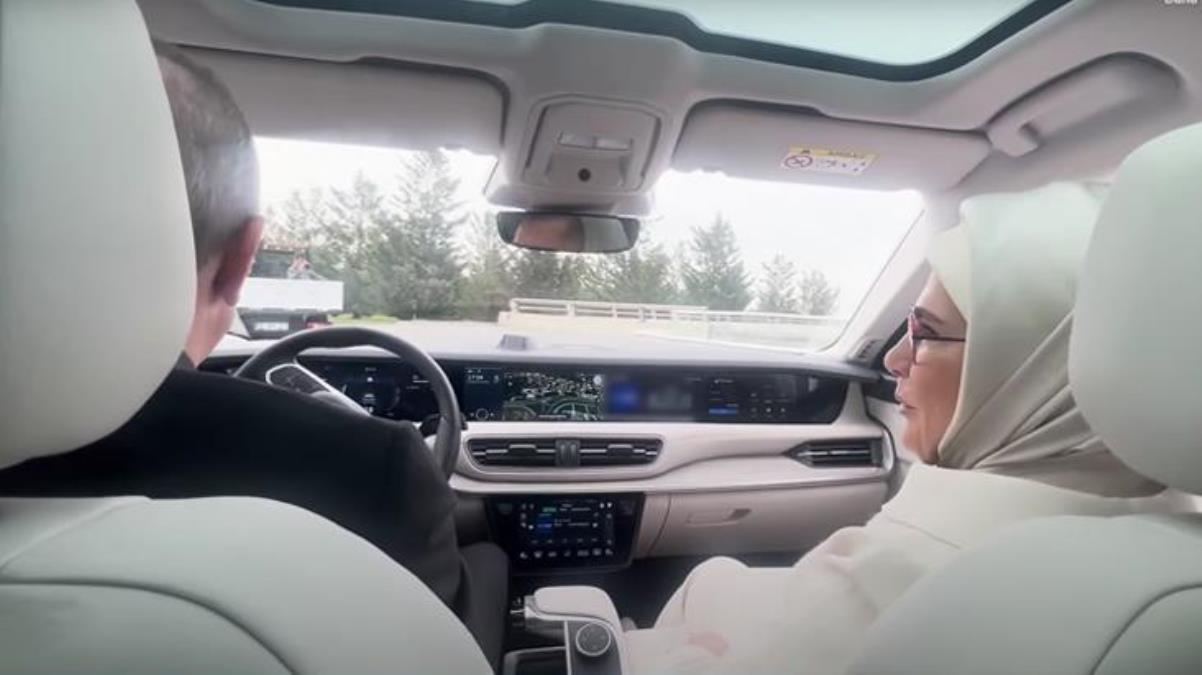 Erdoğan çiftinin TOGG kullanırken diyalogları gülümsetti: Otomobil benim ona nazaran