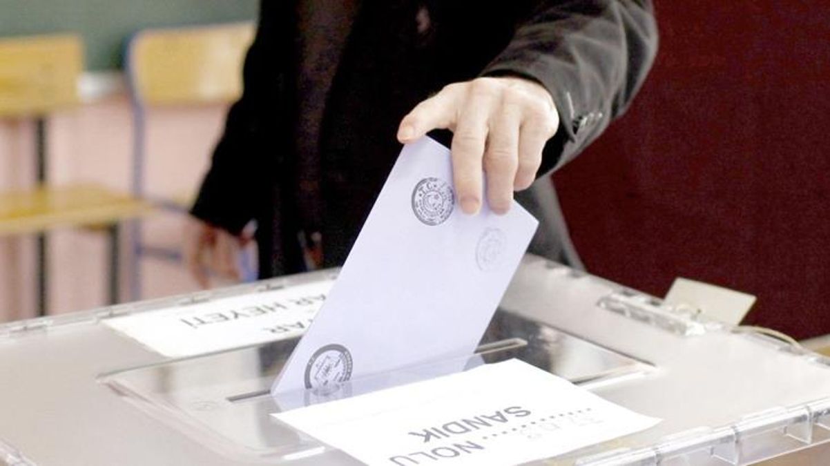 Seçimlere Yeşil Sol Parti listelerinden giren HDP'ye YSK'dan makûs haber! Sandık şuralarında vazife alamayacaklar