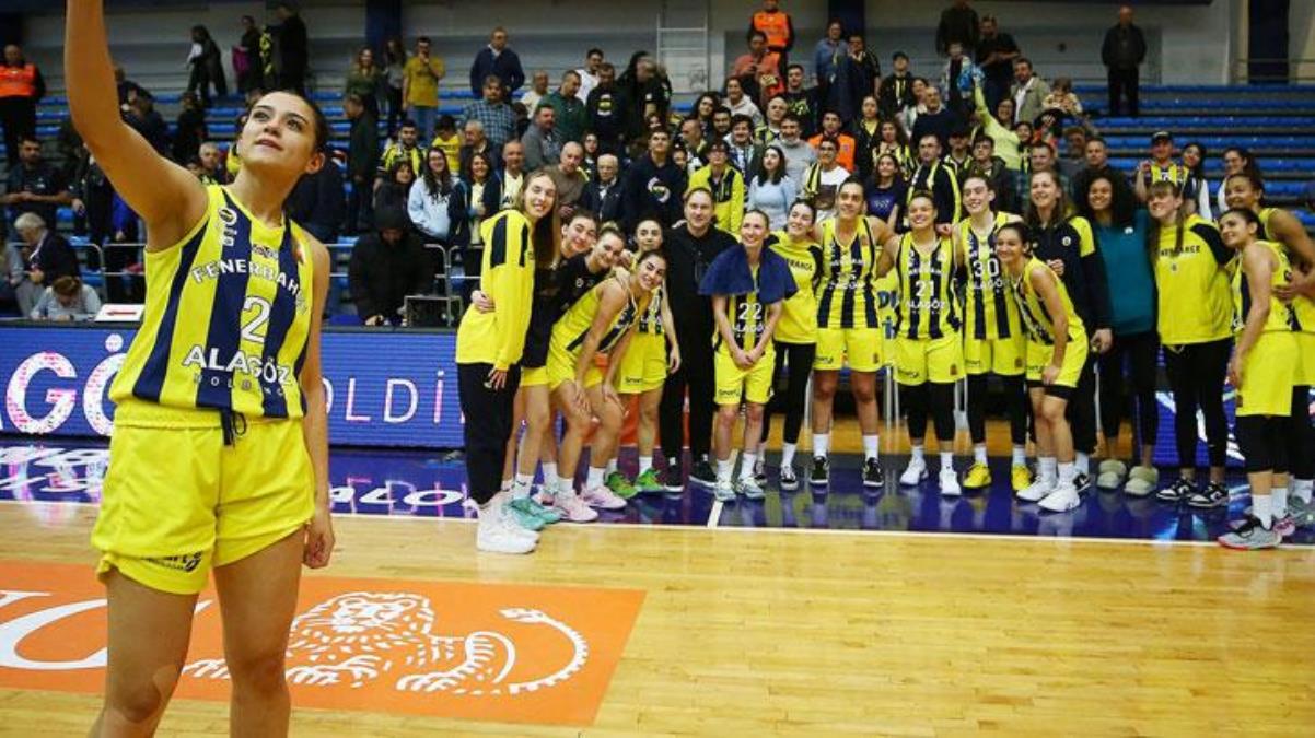 Son Dakika: Fenerbahçe Bayan Basketbol Grubu, İtalyan grubu Beretta Famila Schio'yu eleyerek EuroLeague'de finale çıktı