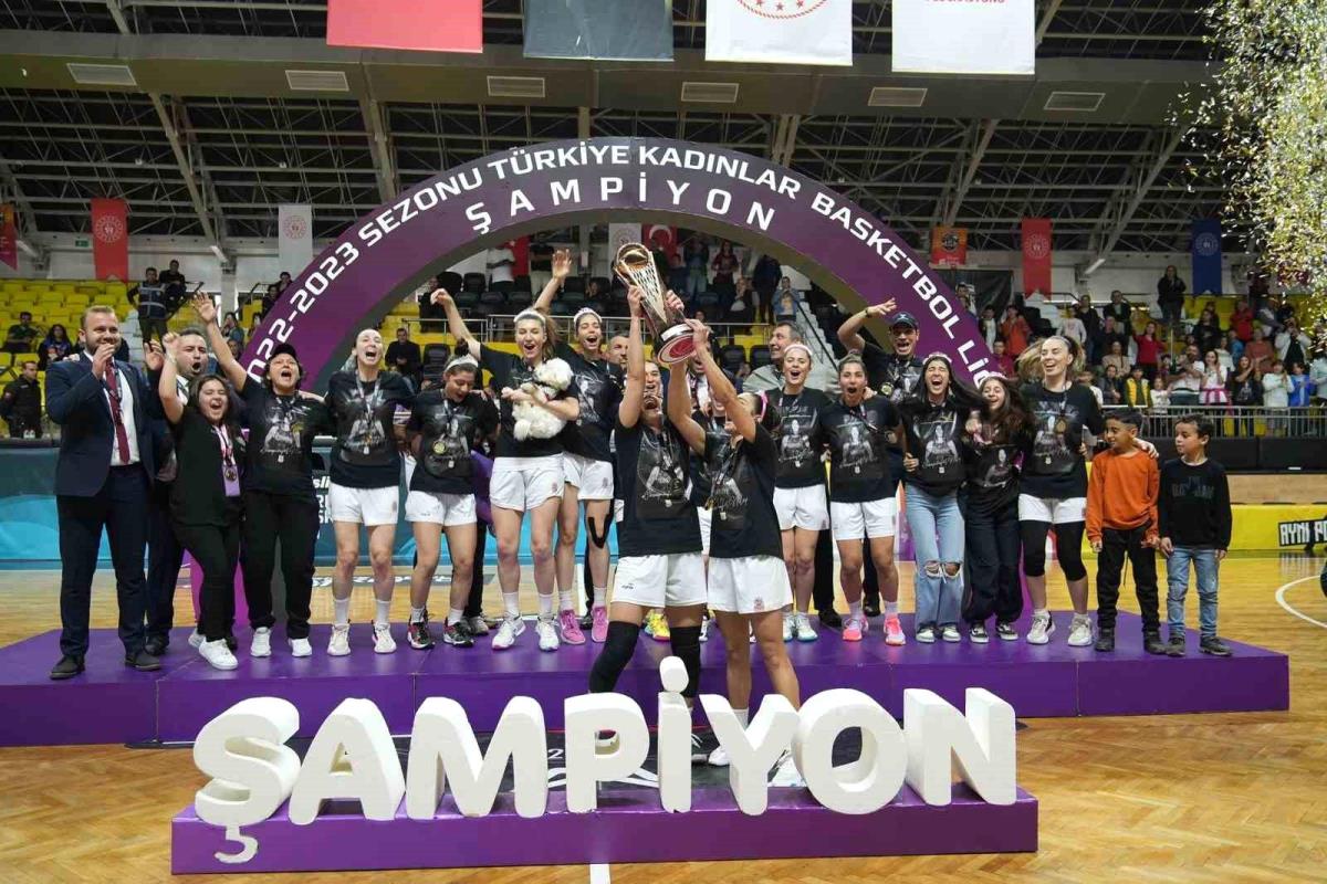 Tarsus Belediyesi Bayan Basketbol Kadrosu şampiyon oldu